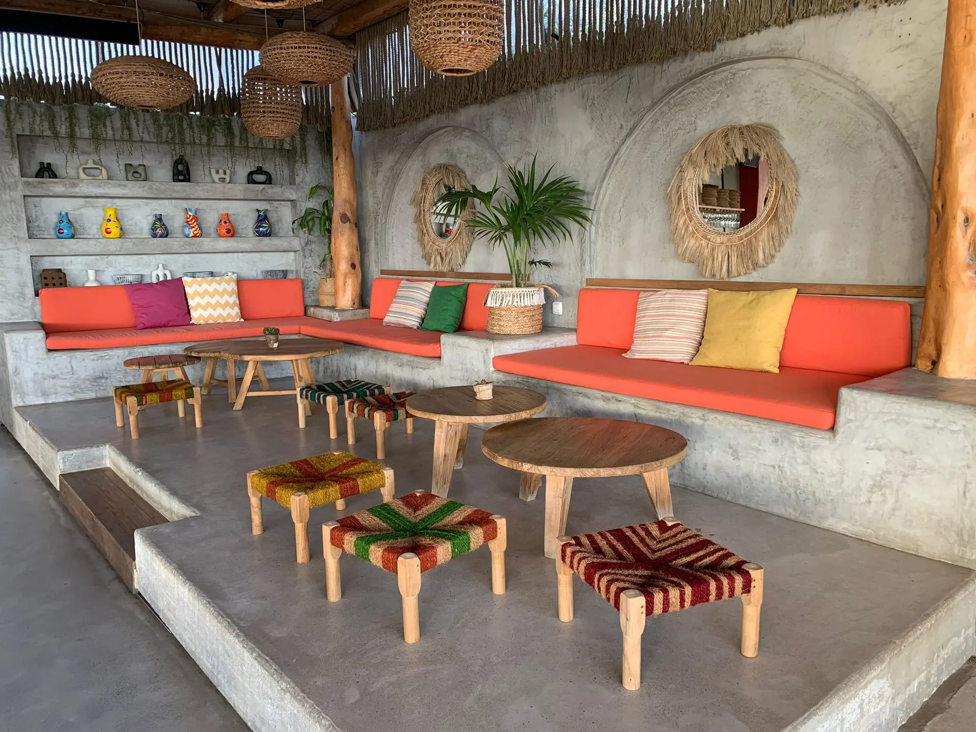 tabouret coco bois fait main boutique nyons scourtinerie