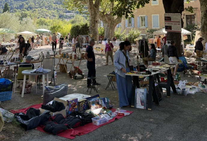vide grenier nyons scourtinerie